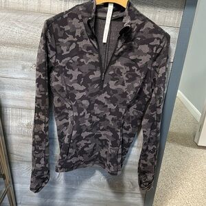 Lululemon size 10 quarter zip. Front two pockets.